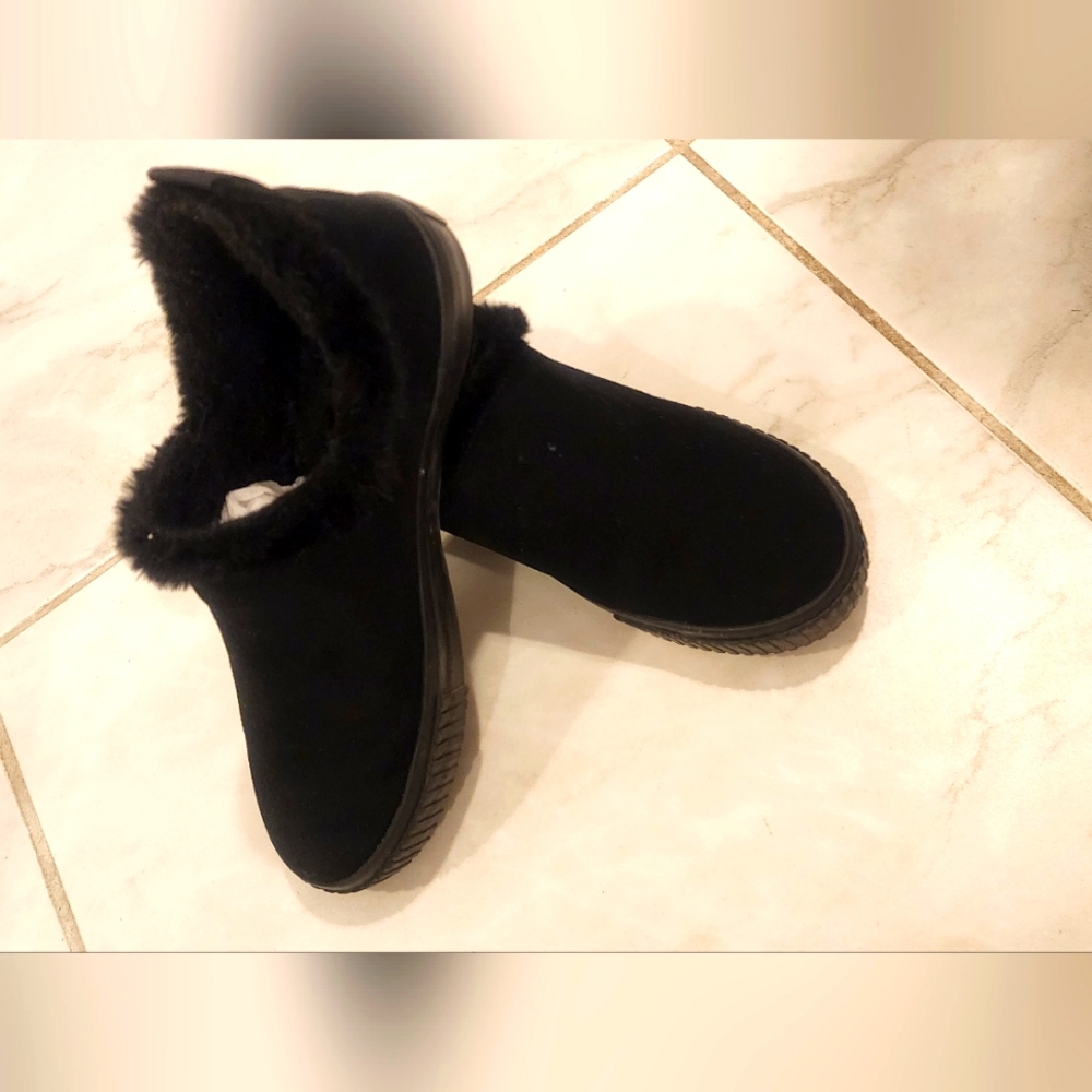 Women's Black Fur-Lined Shoes